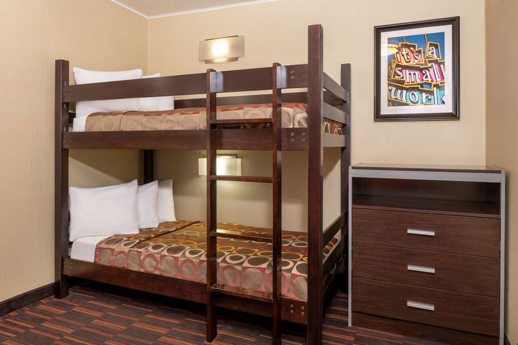 Best Western Plus Raffles Inn & Suites - photo 11