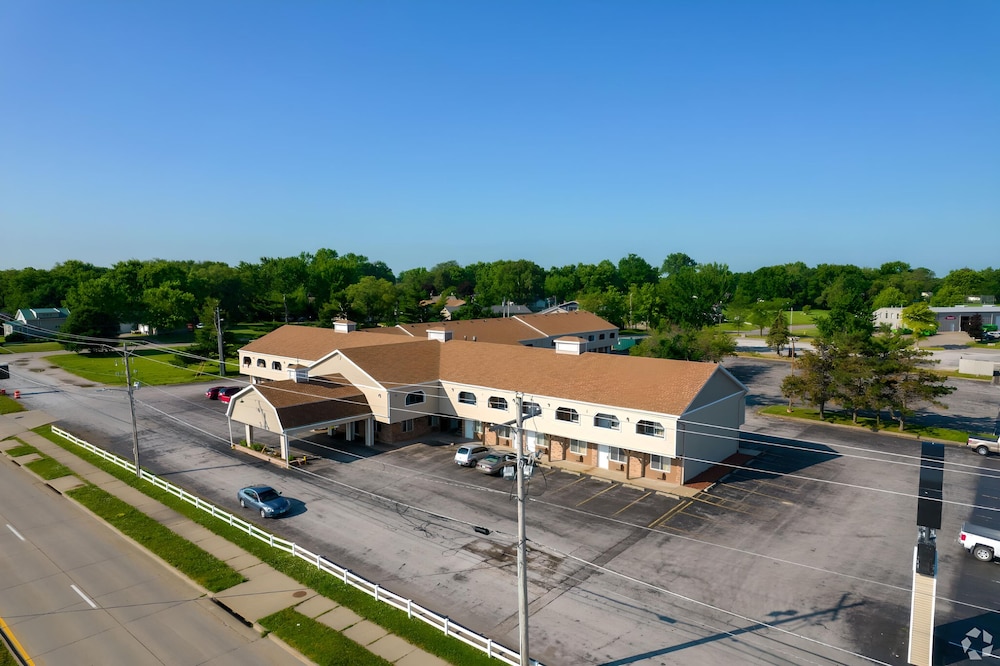 I 80 Inn & Suites - photo 12