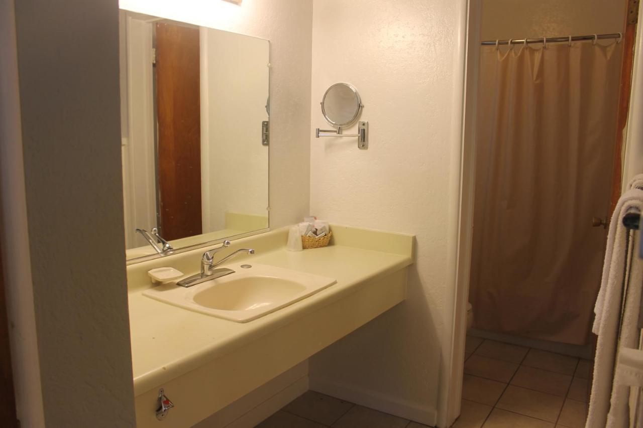 Golden Chain Motel - photo 8