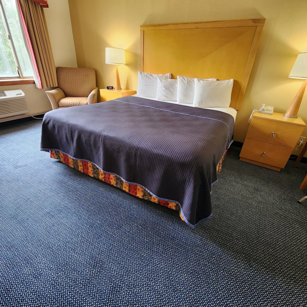 Katahdin Inn & Suites - photo 13