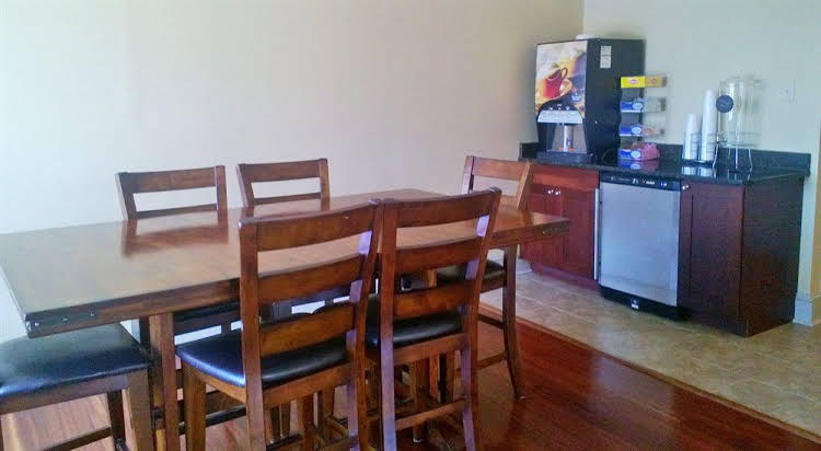 Quarterpath Inn and Suites - photo 11
