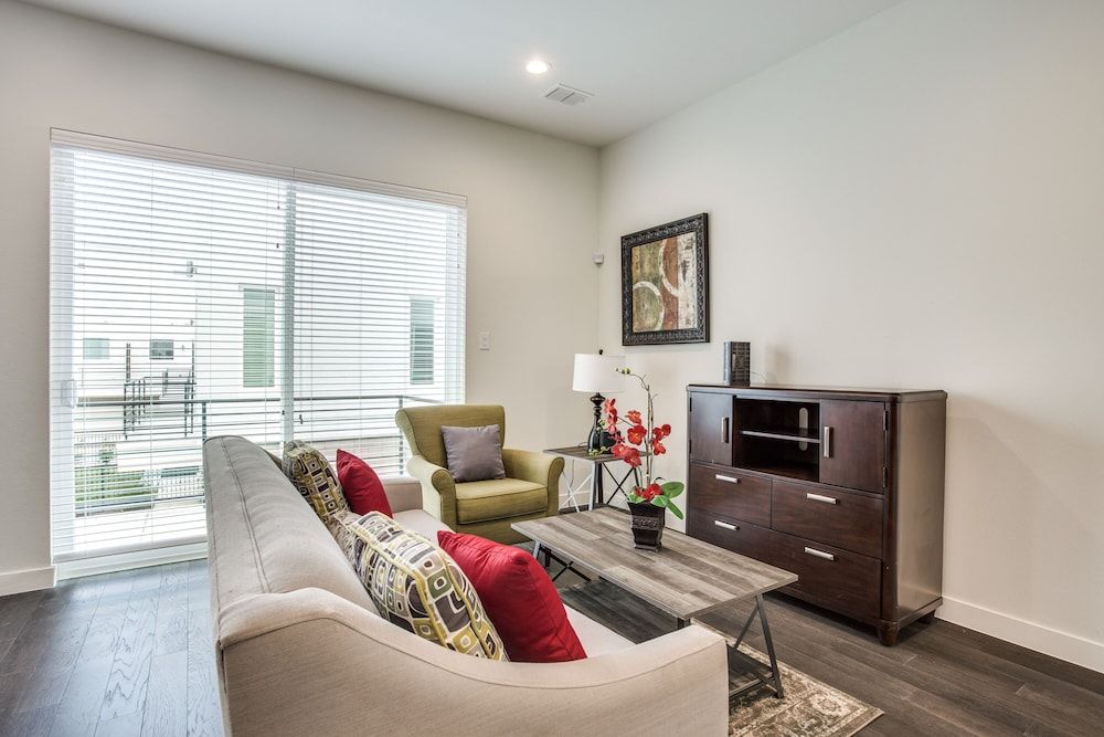 Modern Dallas TownHome 2 BR fully furnis — 4-Star Luxury Hotel in Dallas, United States