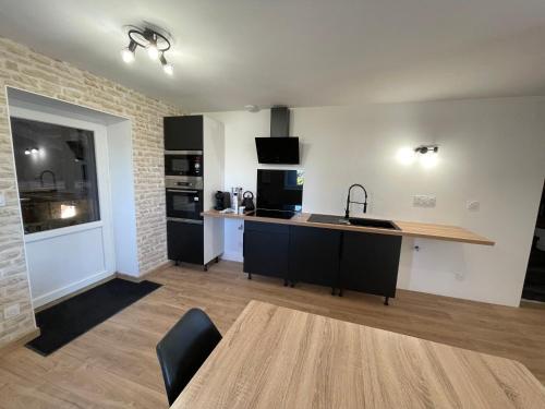 Le Clos Des Cadots Suites Equipees - last minute hotel in Unknown City