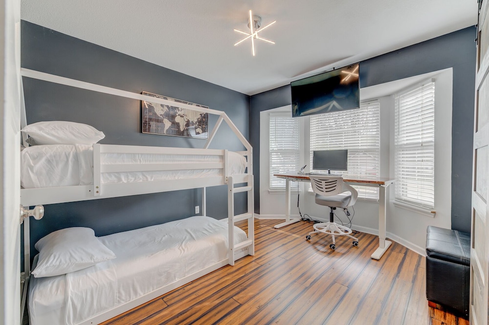 Remodeled and Inviting Free EV — hotel in Fenton