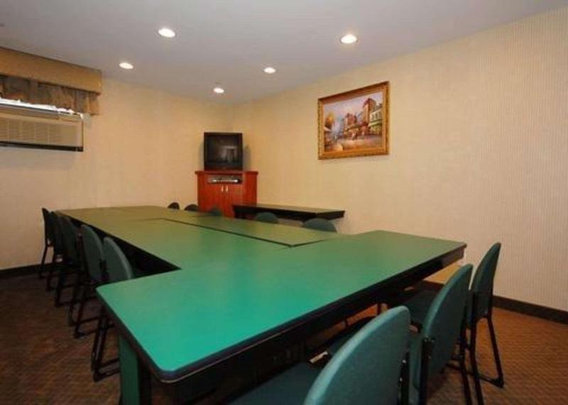 Comfort Inn Brooklyn - photo 35