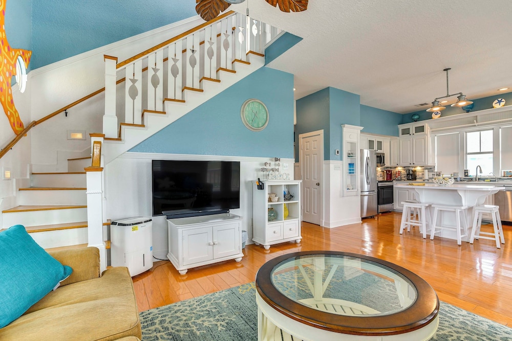 Ocean Views: Pet friendly Surfside Beach Gem in Freeport, United States
