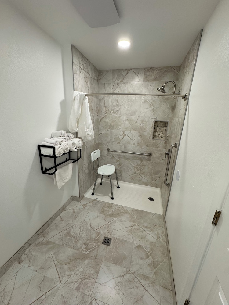 Deep Creek Motel - photo 13