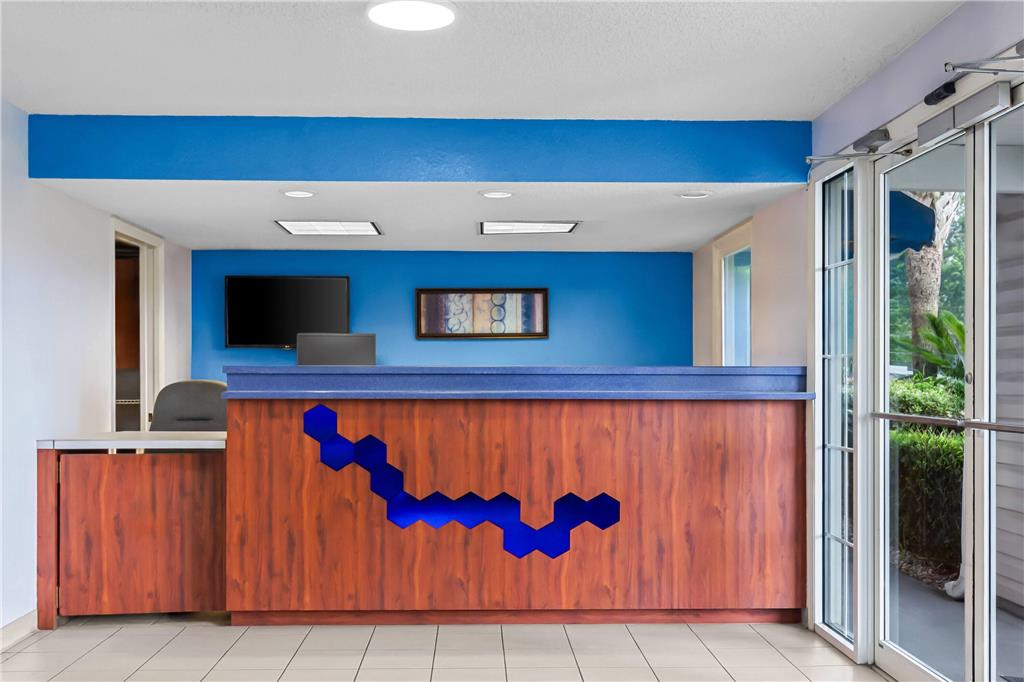Travelodge Suites by Wyndham MacClenny - photo 12