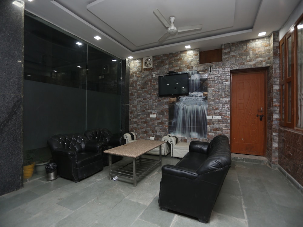 Oyo 28264 Chirag House