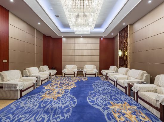 Golden Diamond International Hotel in Xinyi, People's Republic of China