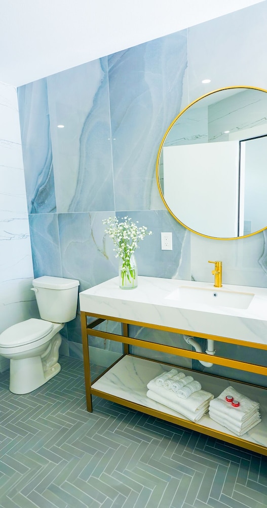 Ivory Sands Beach Suites - photo 33