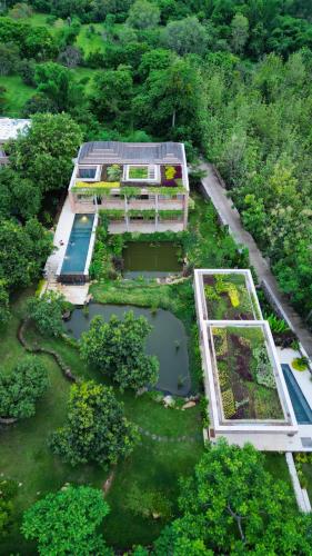 The Sinaba Orchard’s Pondhouse in Seririt, Indonesia