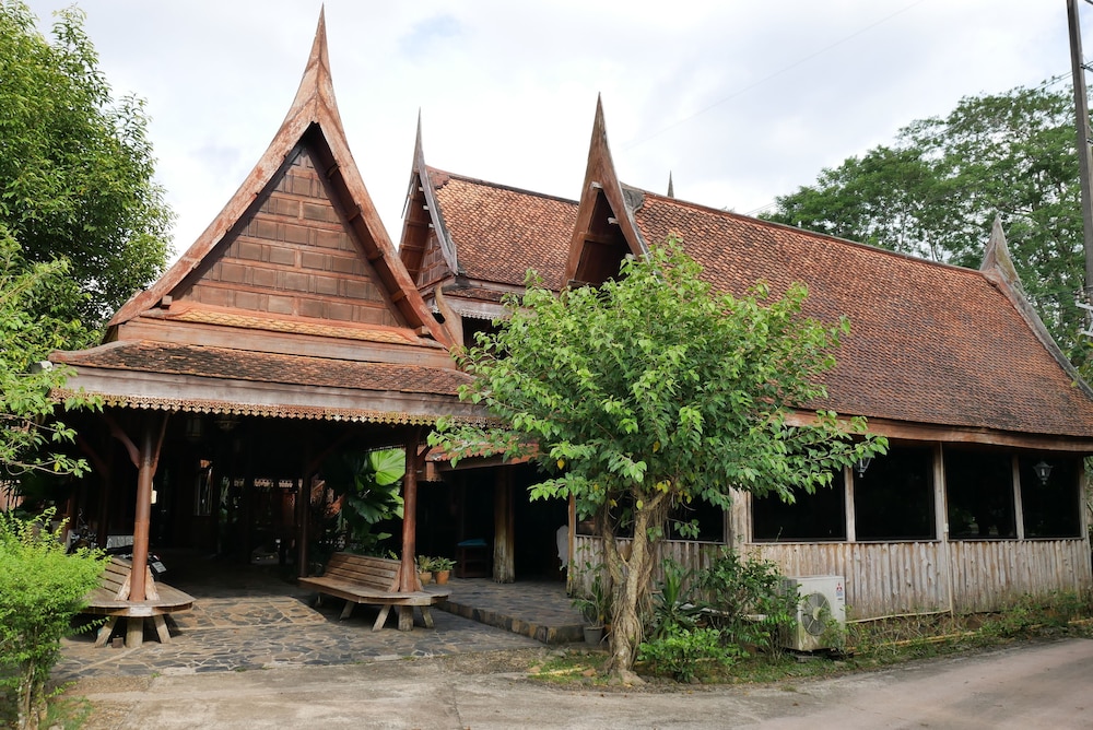 Jittrasrom Resort — hotel in Khlung