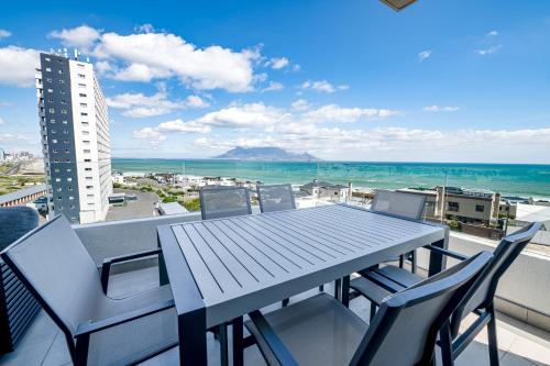 Luxury Beachfront Penthouse in Blouberg 402 Azul — 4-Star Luxury Hotel in Cape Town, South Africa