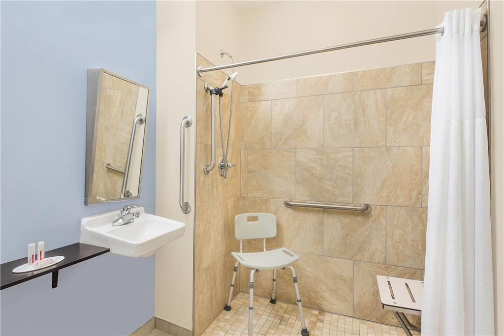 Microtel Inn & Suites by Wyndham Waynesburg - photo 16
