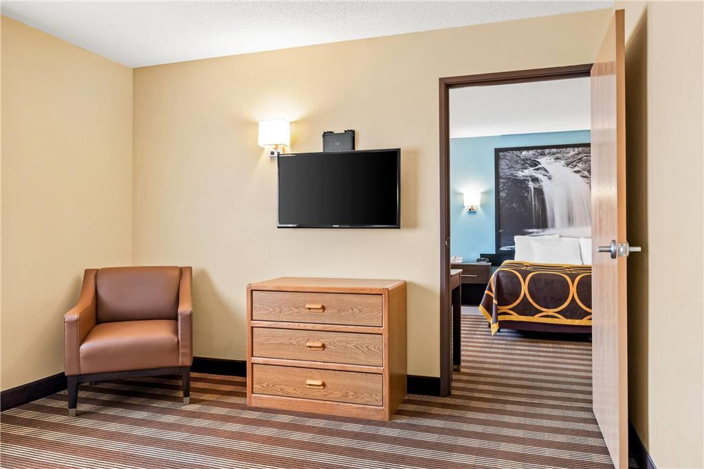 Super 8 by Wyndham Osseo WI - photo 32