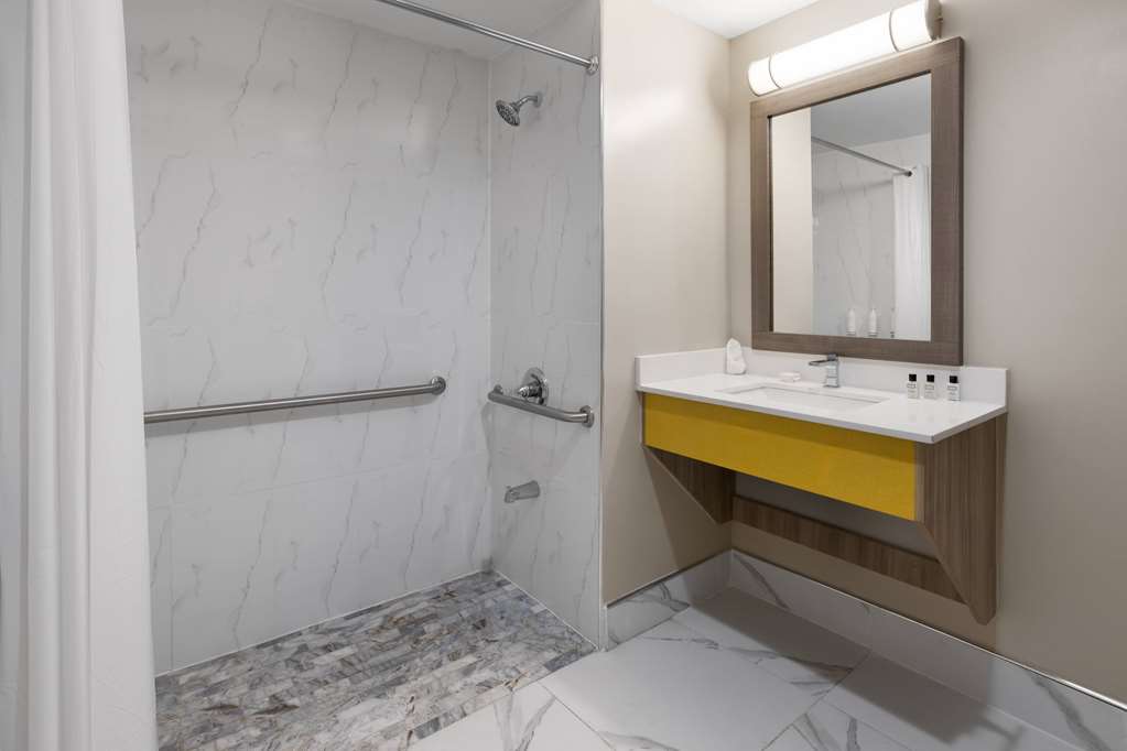 Days Inn by Wyndham Staten Island - photo 23