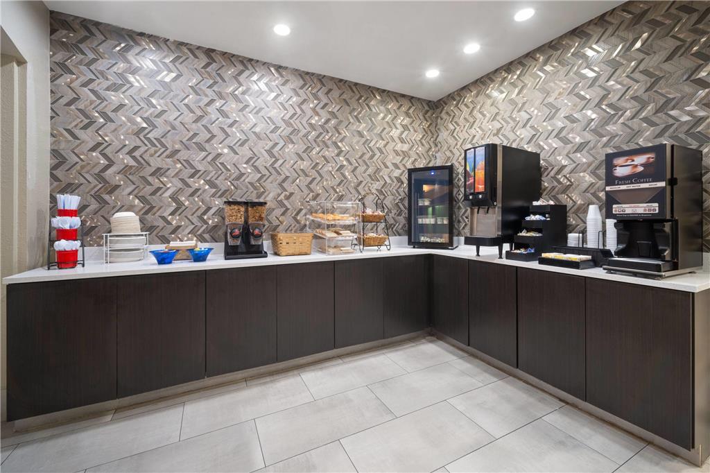 La Quinta Inn & Suites by Wyndham Atlanta Stockbridge - photo 42