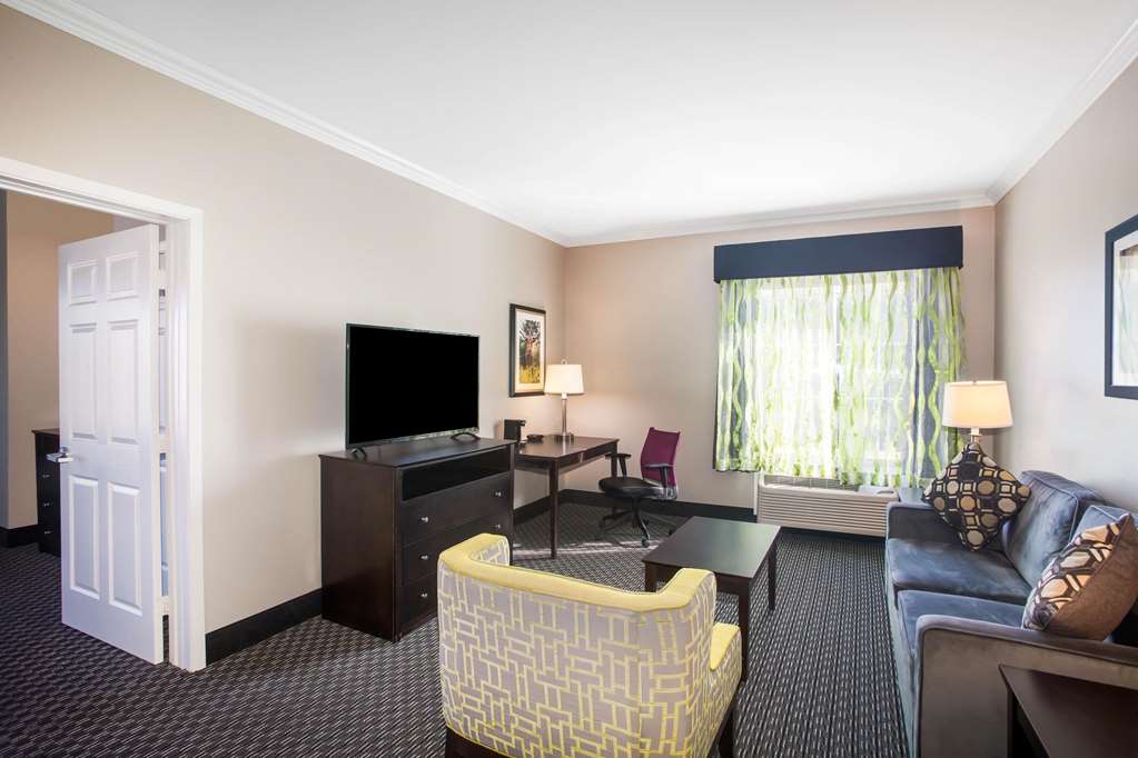 La Quinta Inn & Suites by Wyndham Columbus TX - photo 32