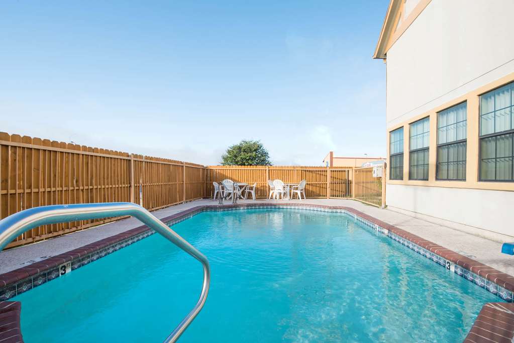 Howard Johnson by Wyndham San Marcos - photo 12