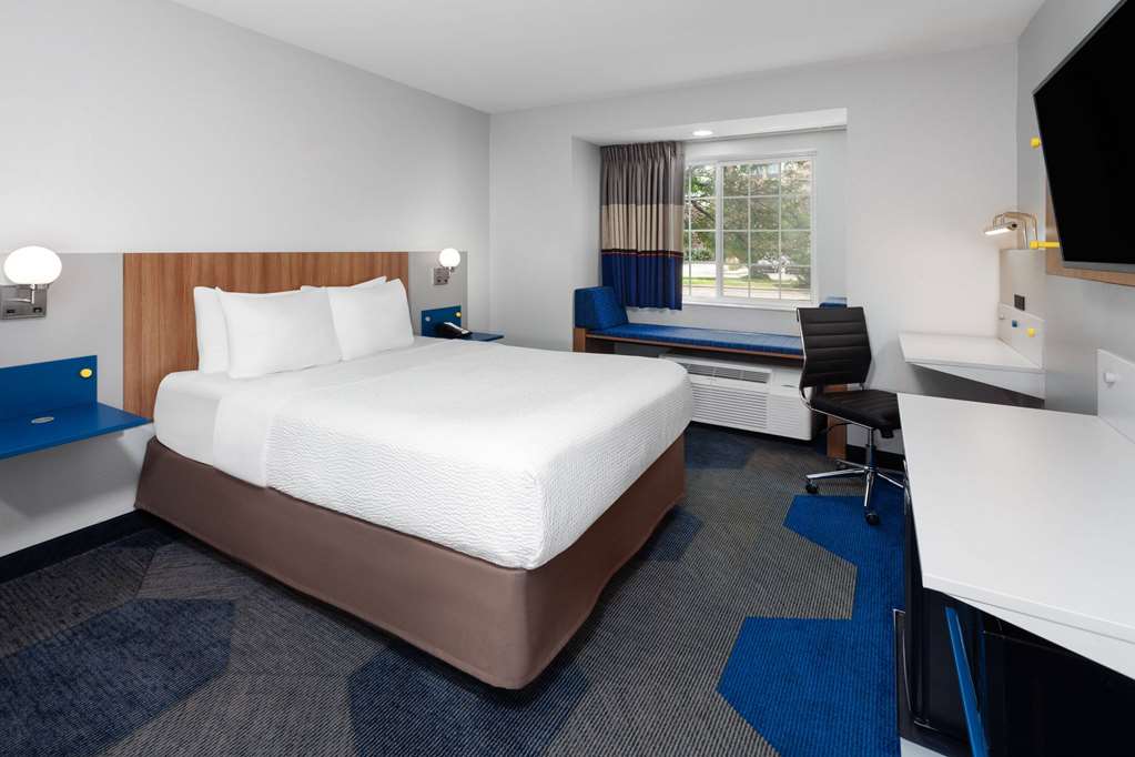 Microtel Inn by Wyndham Janesville - photo 17