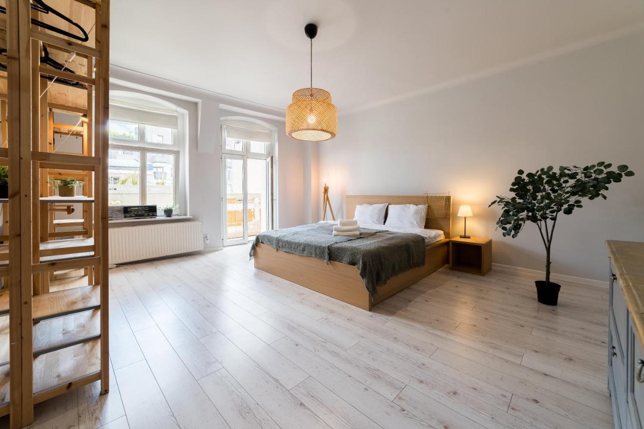 Głogowska Spacious Apartment by BookingHost — 4-Star Luxury Hotel in Poznan, Poland