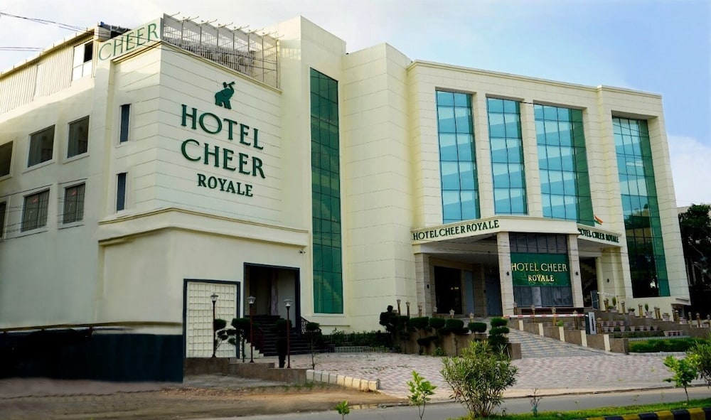Hotel Cheer Royale - last minute hotel in Bareilly