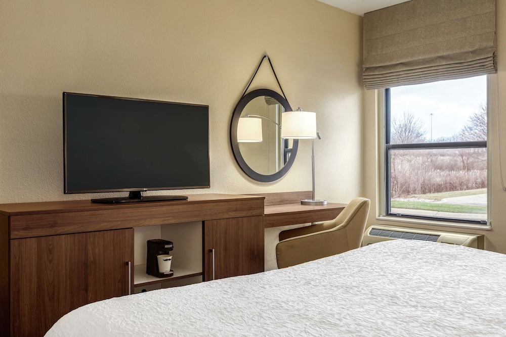 Hampton Inn Akron Fairlawn - photo 15