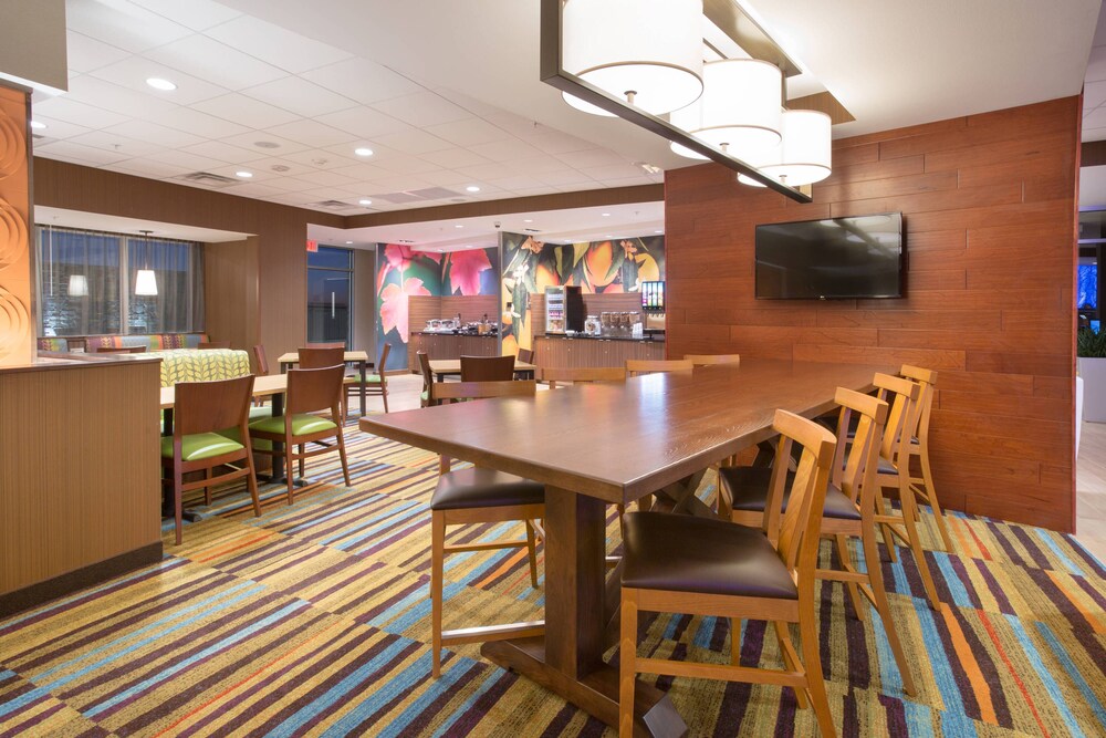 Fairfield Inn & Suites by Marriott Burlington - photo 16