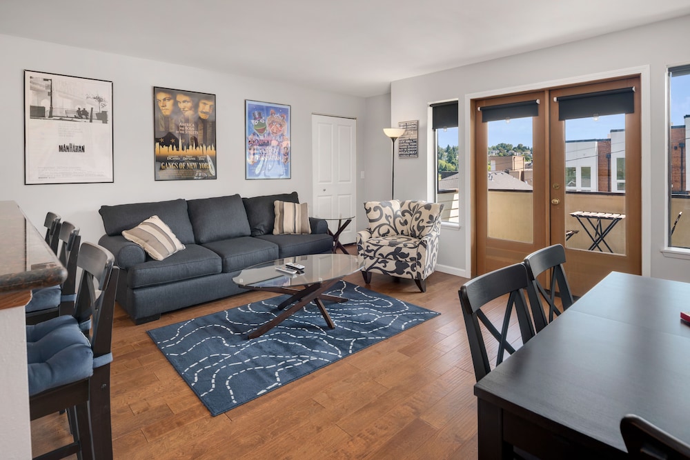 Seattle Vacation Home: Thomas Lodge New York Seattle — 4-Star Luxury Hotel in Seattle, United States