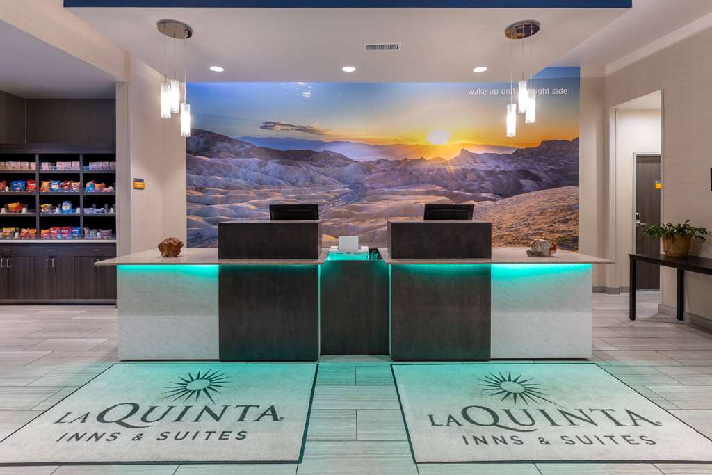 La Quinta Inn & Suites by Wyndham Holbrook Petrified Forest - photo 11