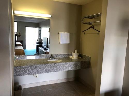 Tree Top Inn Florence - photo 16