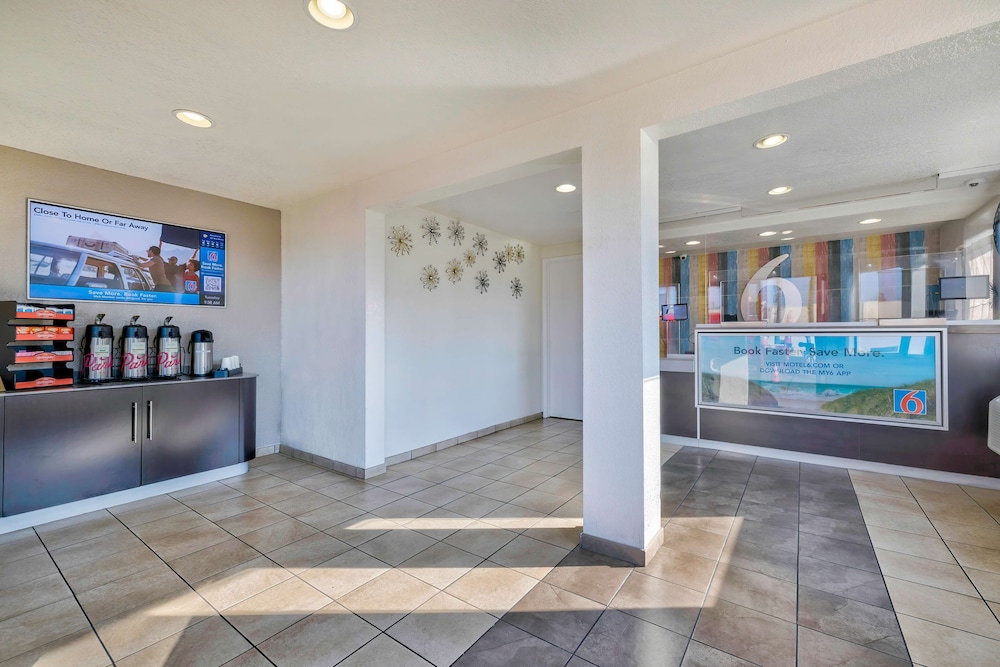 Motel 6 Anaheim CA Fullerton East - photo 2