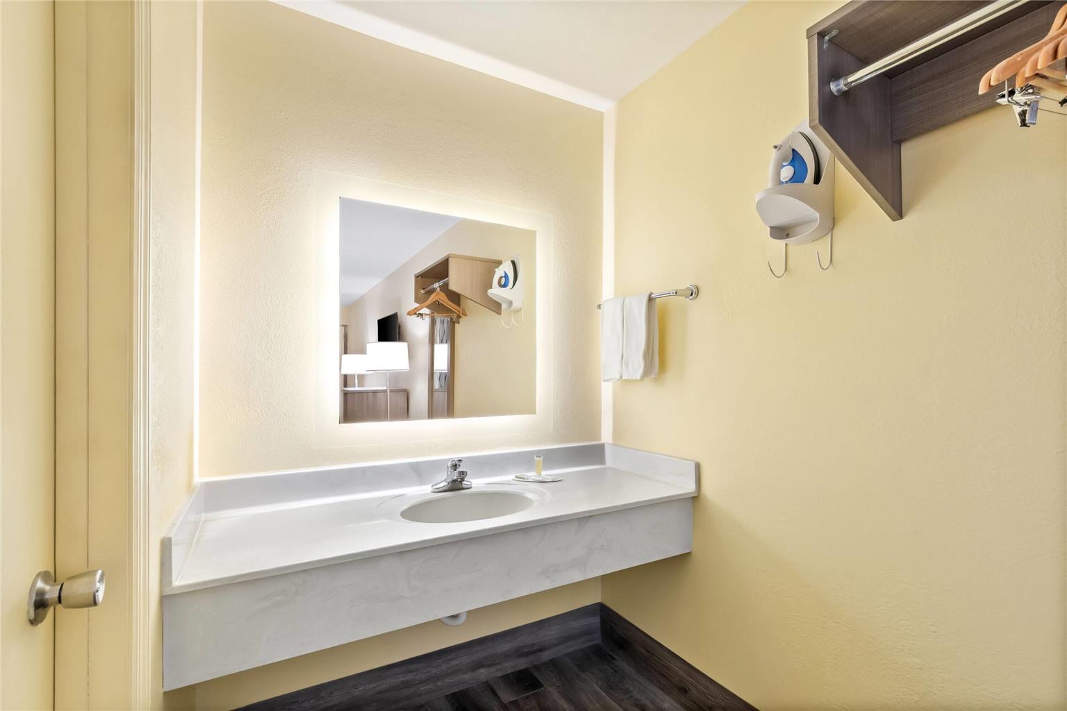 Days Inn by Wyndham Cleveland TN - photo 21