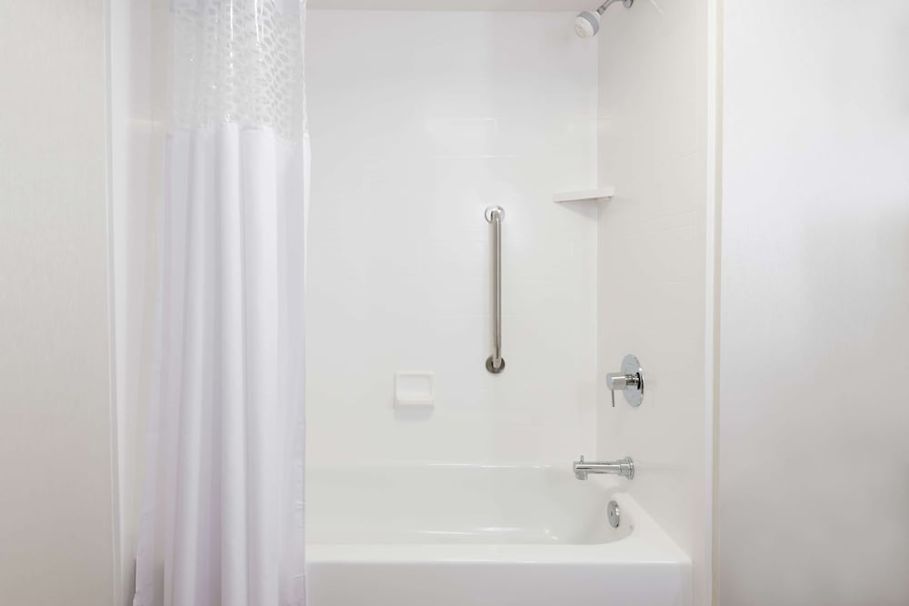 Hampton Inn Boston Marlborough - photo 17