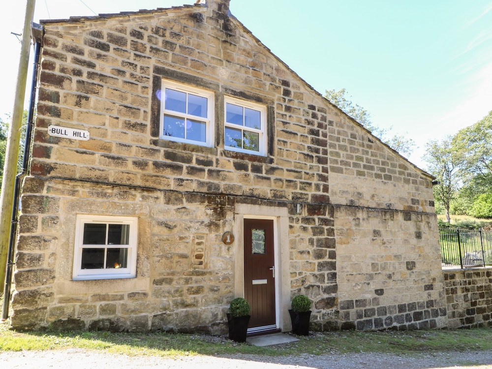 Bull Hill Cottage — 4-Star Luxury Hotel in Keighley, United Kingdom