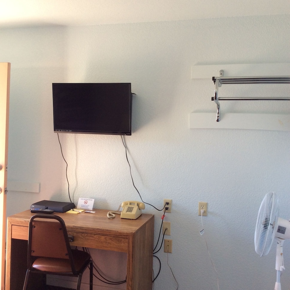 Regency Inn Comanche - photo 10
