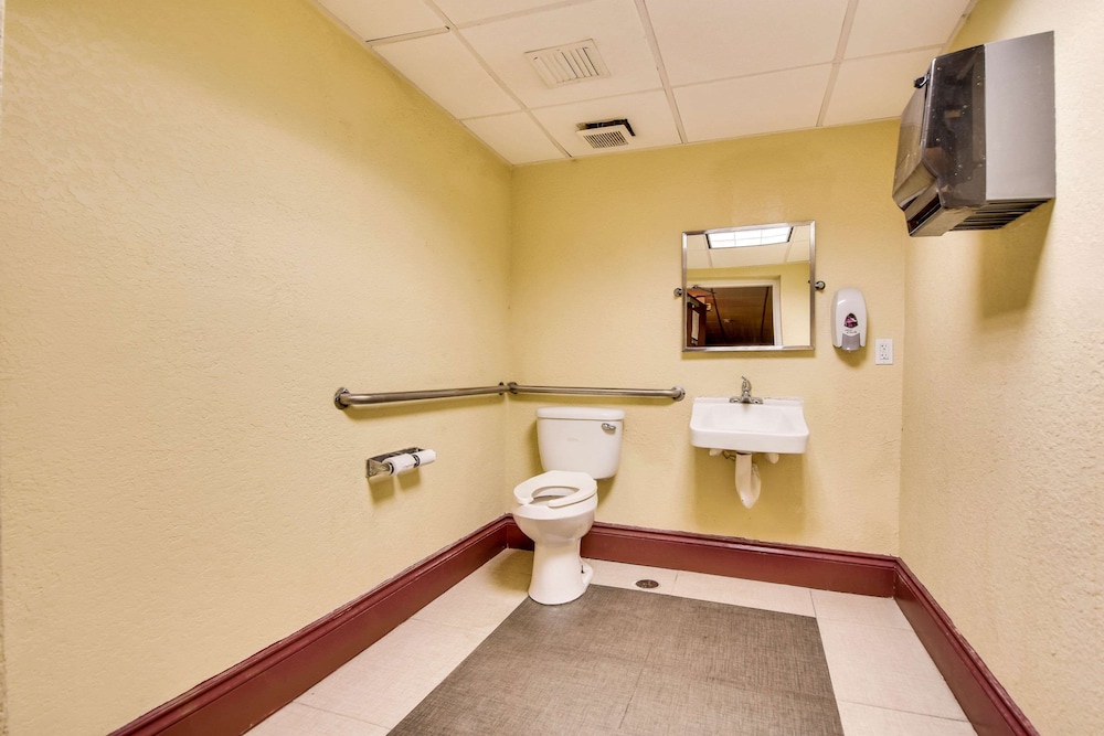Econo Lodge Busch Gardens - photo 47