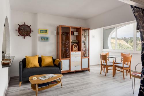 Sun & Sea 1 Bedroom Apartment — 4-Star Luxury Hotel in Almada, Portugal