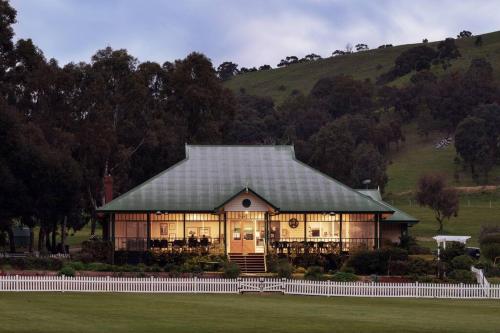 The Pavilion Retreat at The Village Green - carbon neutral hotel in Unknown City