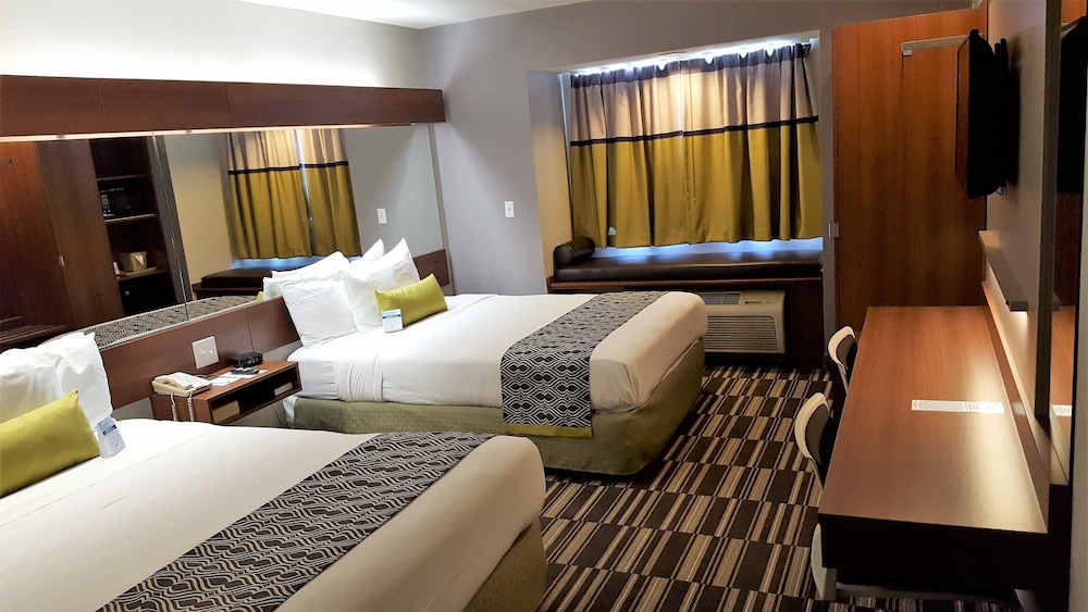 Microtel Inn & Suites by Wyndham Bellevue Omaha - photo 8