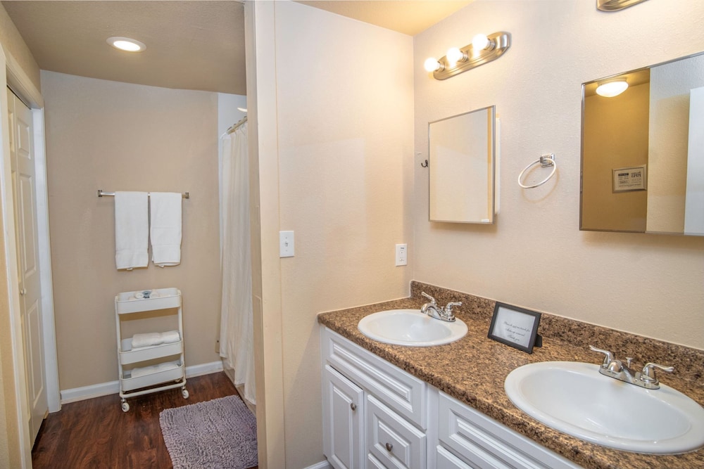 Nice 3br 2ba Near Downtown 2 min At&t Center - photo 18