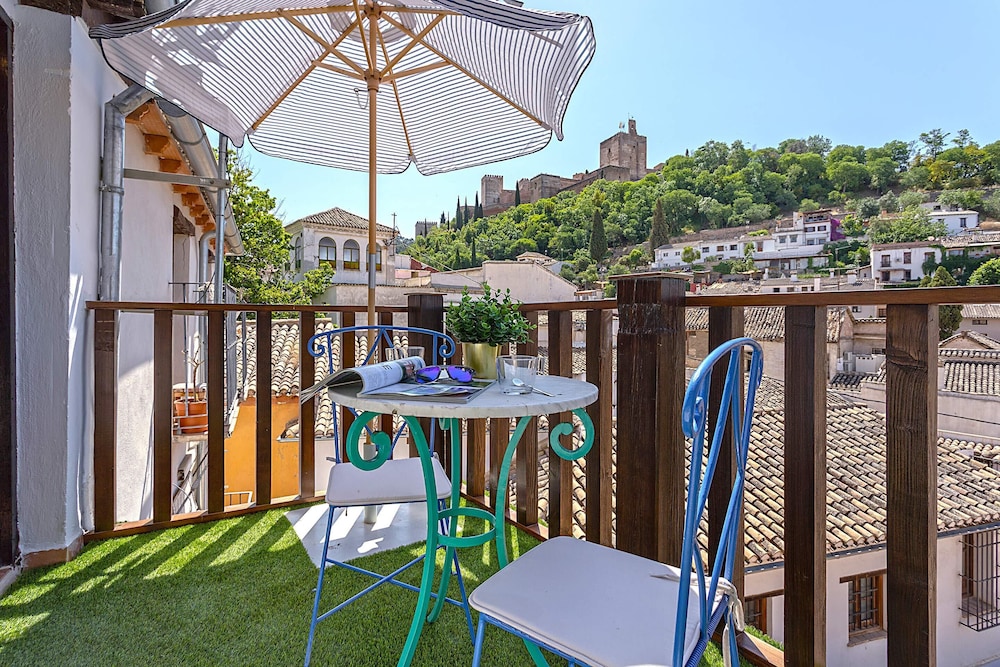 Luxury House in Granada Center. Reyes II — 4-Star Luxury Hotel in Granada, Spain