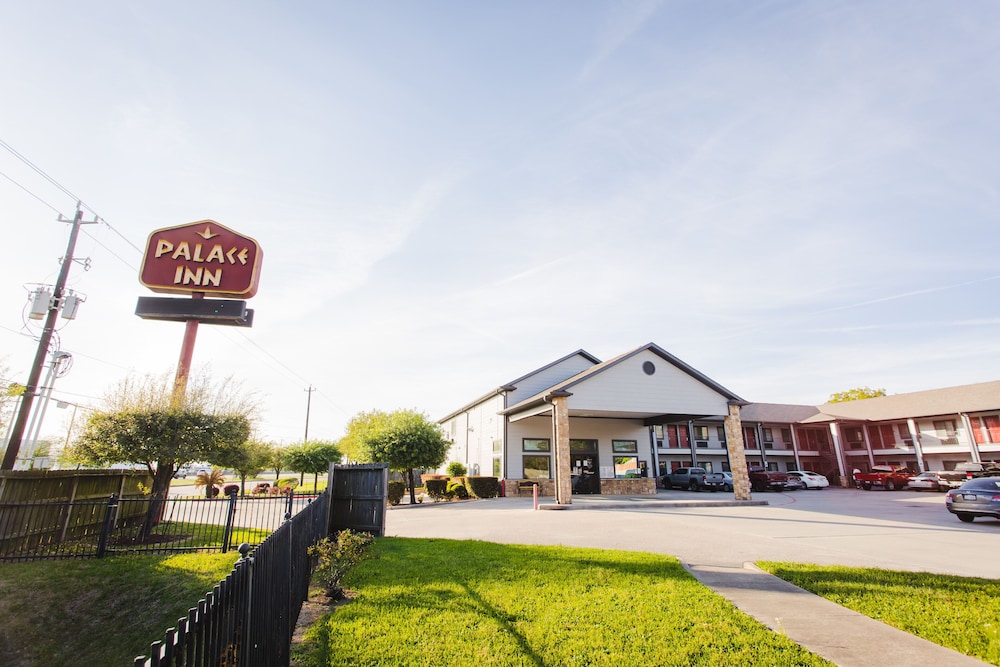 Palace Inn Baytown Spur TX 330 - photo 2