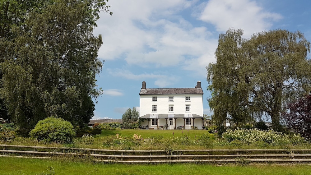Upper Buckton B&B — 4-Star Luxury Hotel in Craven Arms, United Kingdom