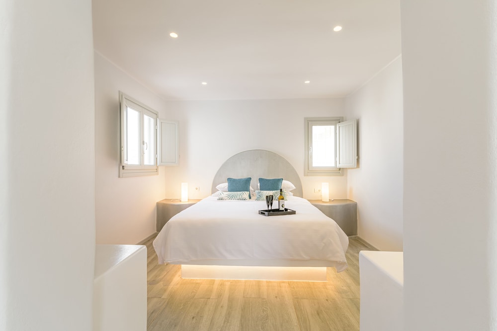Amoramelia Suites — Fira — photo 3