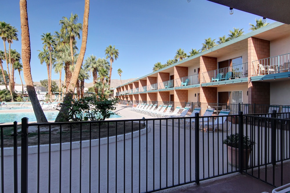 Desert Hot Springs Spa Hotel - photo 31