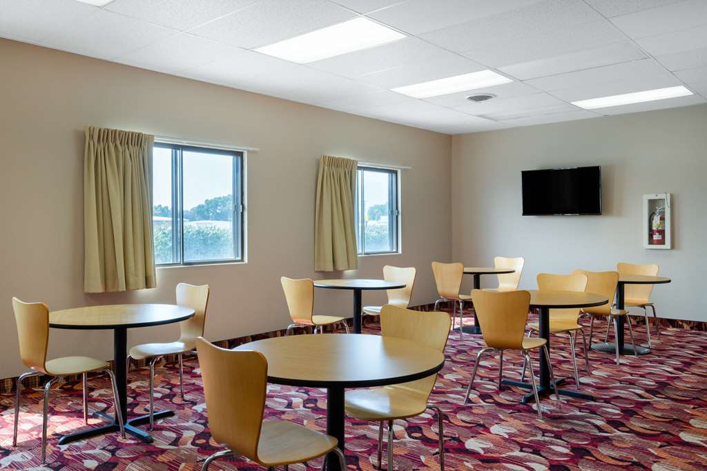 Super 8 by Wyndham O Neill NE - photo 7
