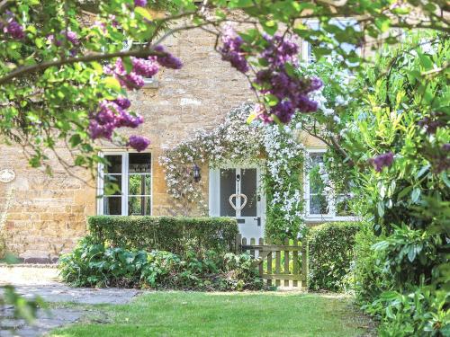 Yew Tree Cottage — 4-Star Luxury Hotel in Broadway, United Kingdom