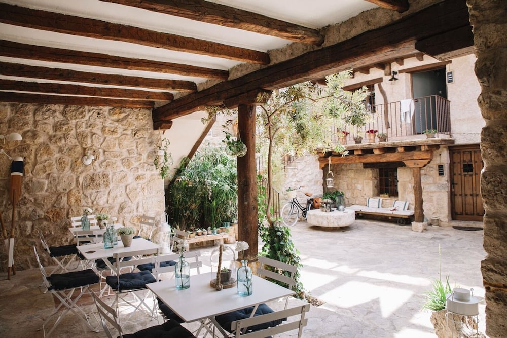 Place du Port - last minute hotel in Alocen